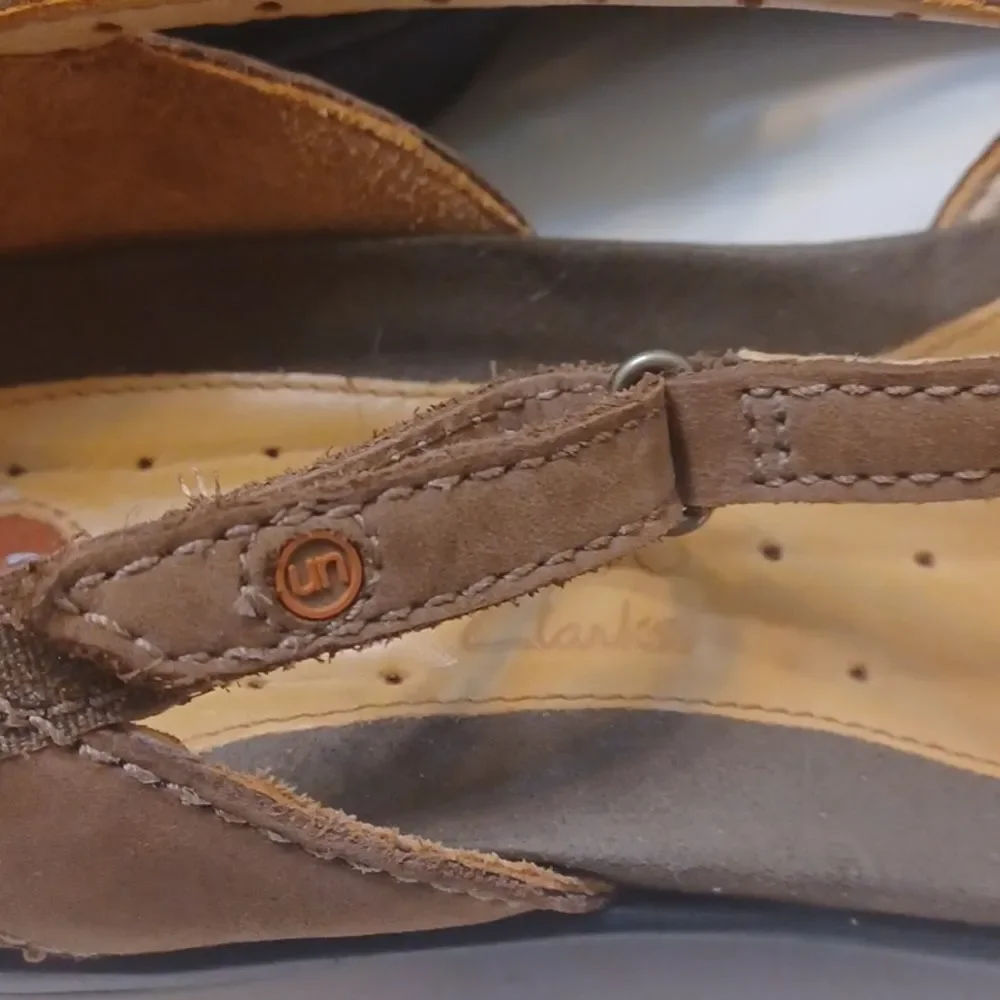 Clarks Structure Womans Brown Suede Leather Comfort Shoes 9M